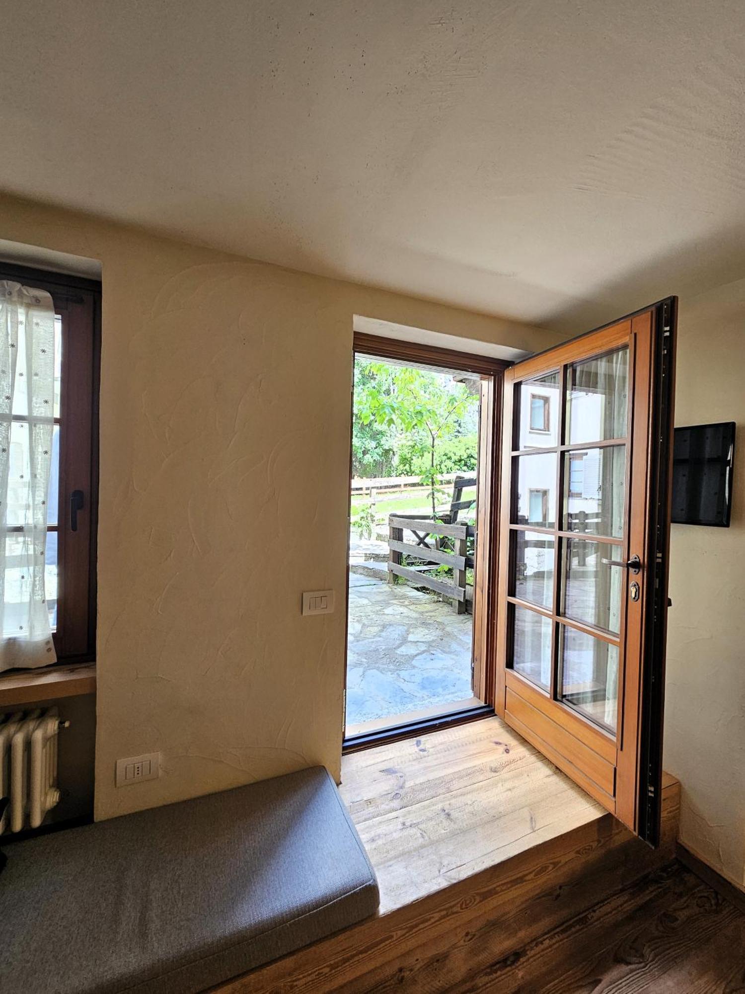 Maison Les Amis Du Bois Courmayeur Exterior foto